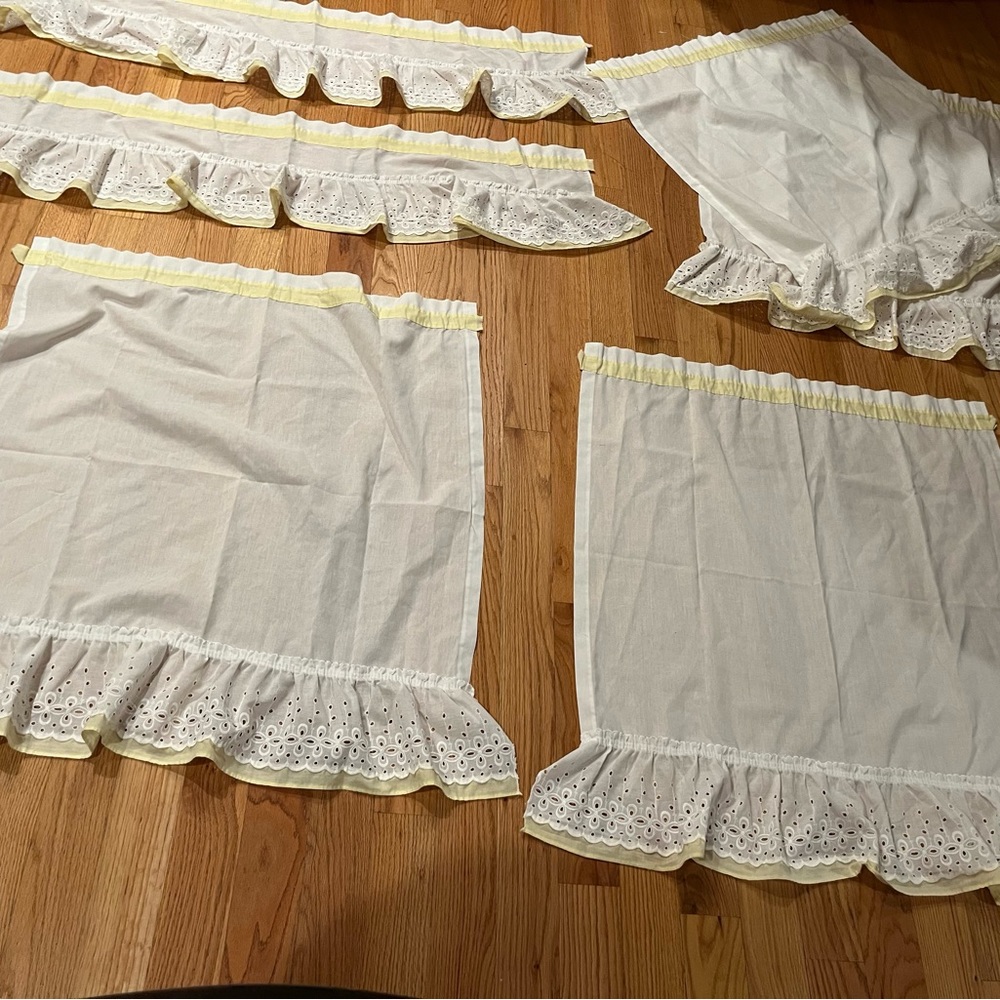 Vintage white ruffled eyelet curtains w pale yellow trim - Picture 8 of 16